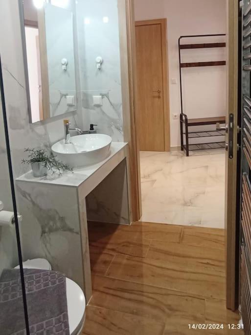 N&S Apartment A 埃泽萨 外观 照片